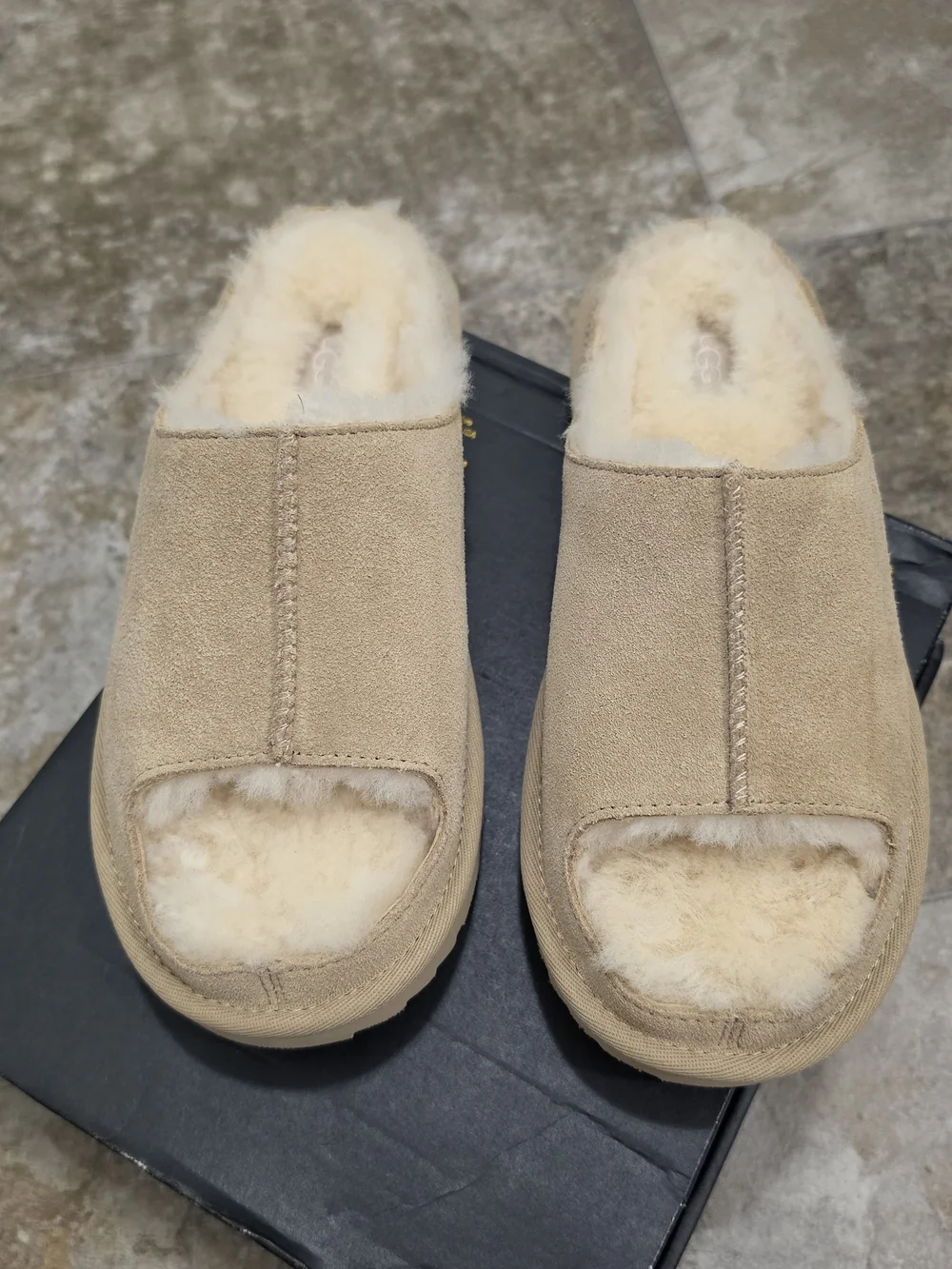 UGG Greenport Slide Sandal / Youth Size 6 - Fits Women's Size 7.5-8